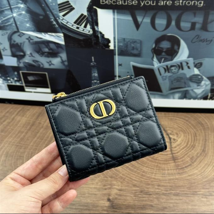 2025228Y 220P182144878